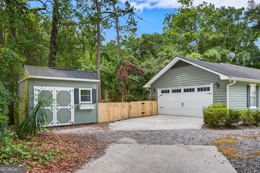 901 Queens CT Hinesville, GA 31313