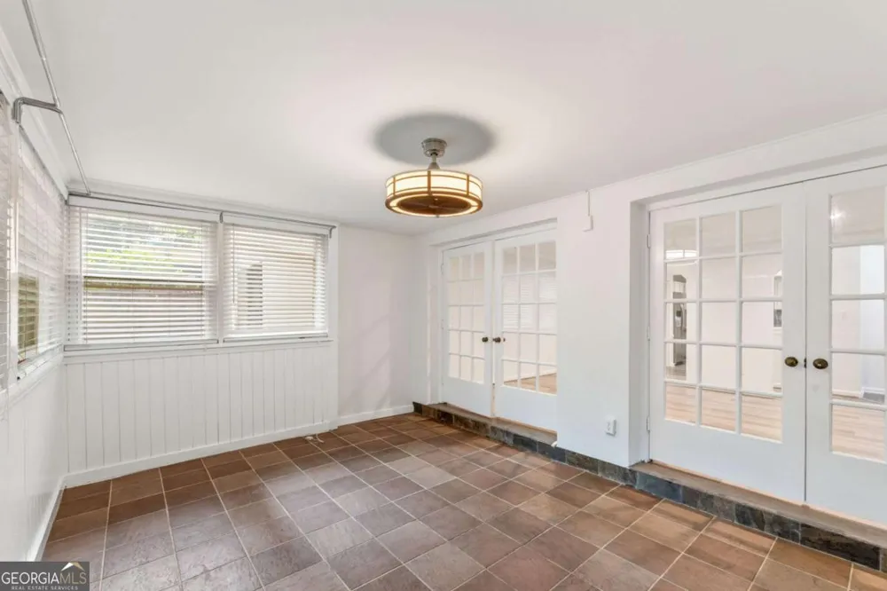 167 Maribeau SQ Atlanta, GA 30327