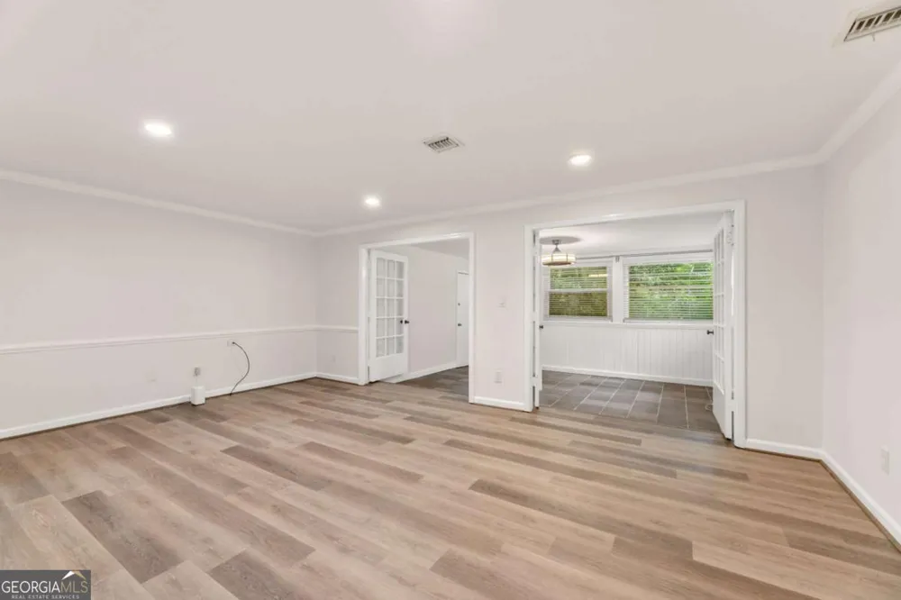 167 Maribeau SQ Atlanta, GA 30327