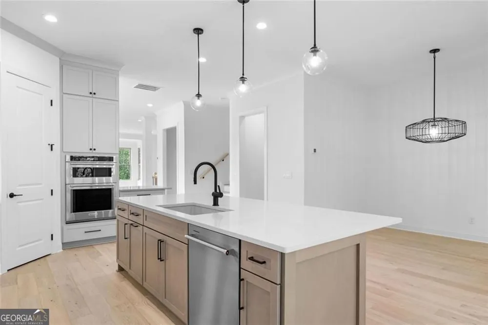 73 Bourbon ST Senoia, GA 30276