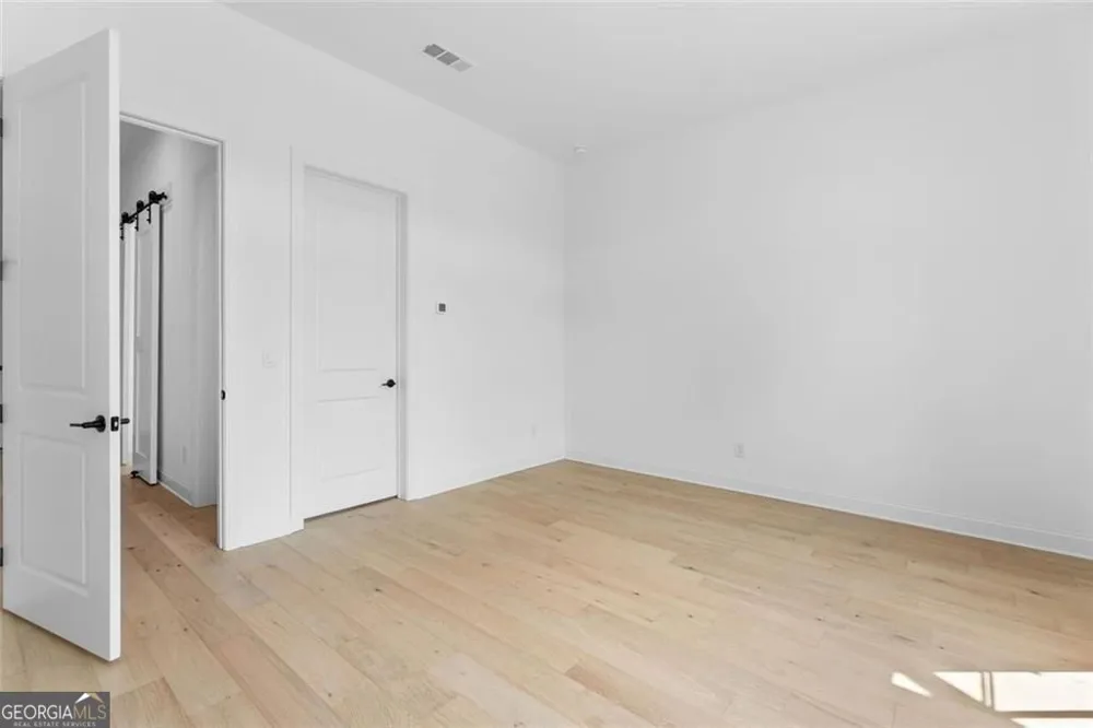 73 Bourbon ST Senoia, GA 30276