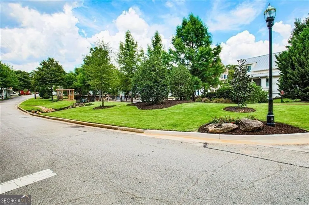 73 Bourbon ST Senoia, GA 30276