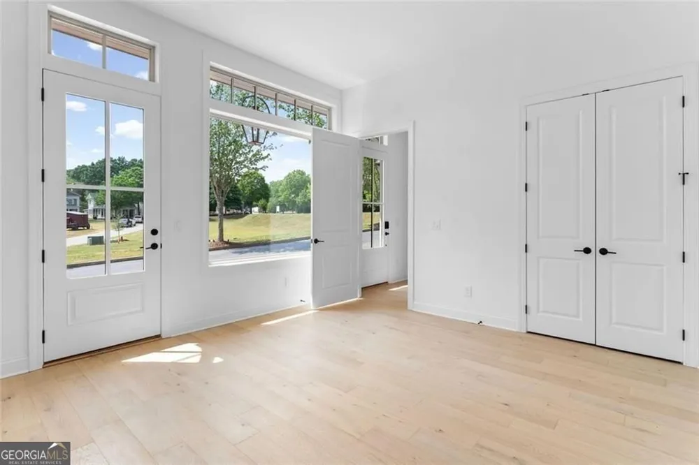 73 Bourbon ST Senoia, GA 30276