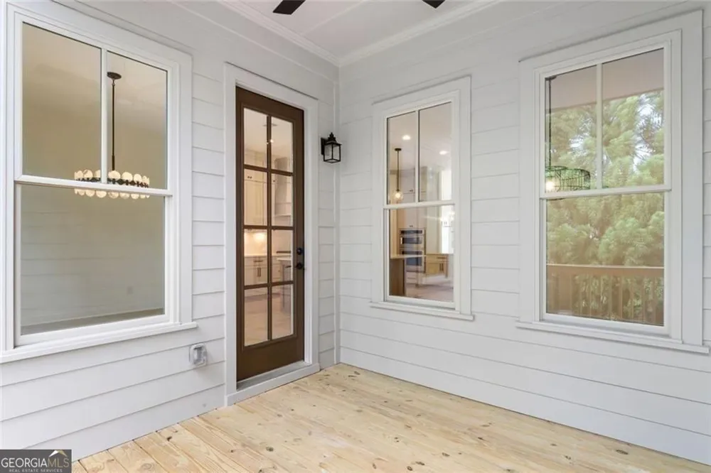 73 Bourbon ST Senoia, GA 30276