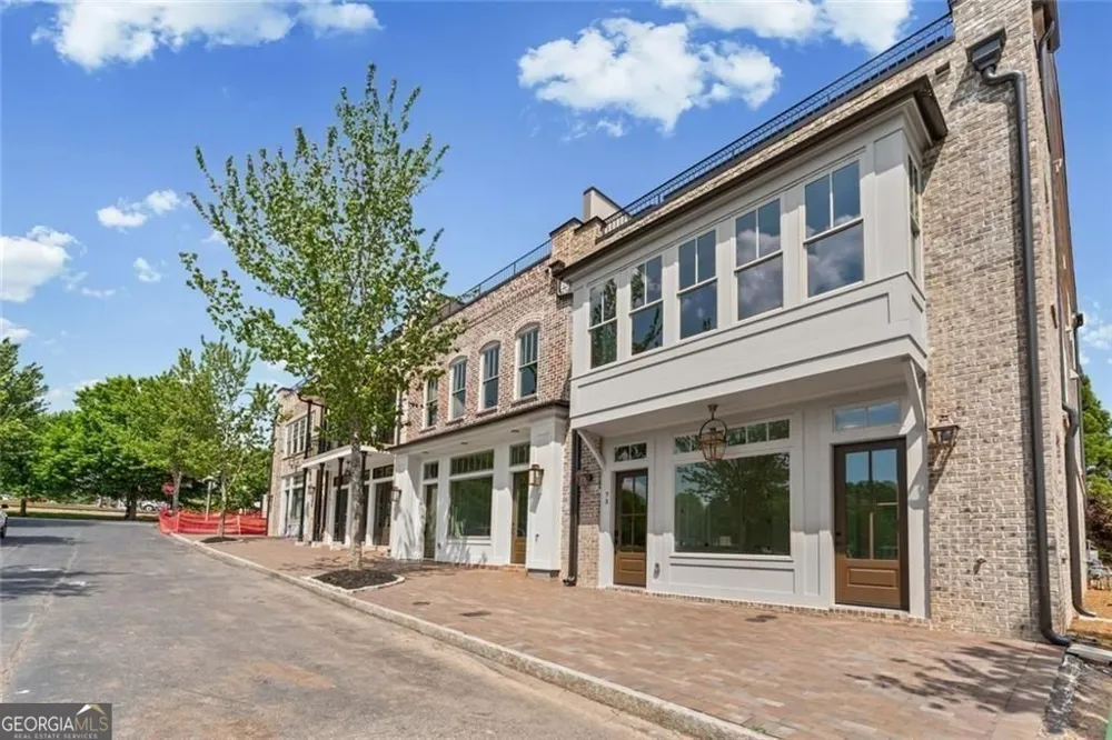 73 Bourbon ST Senoia, GA 30276