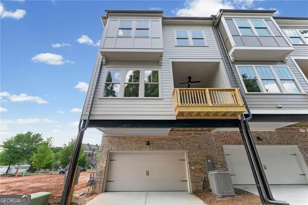 73 Bourbon ST Senoia, GA 30276