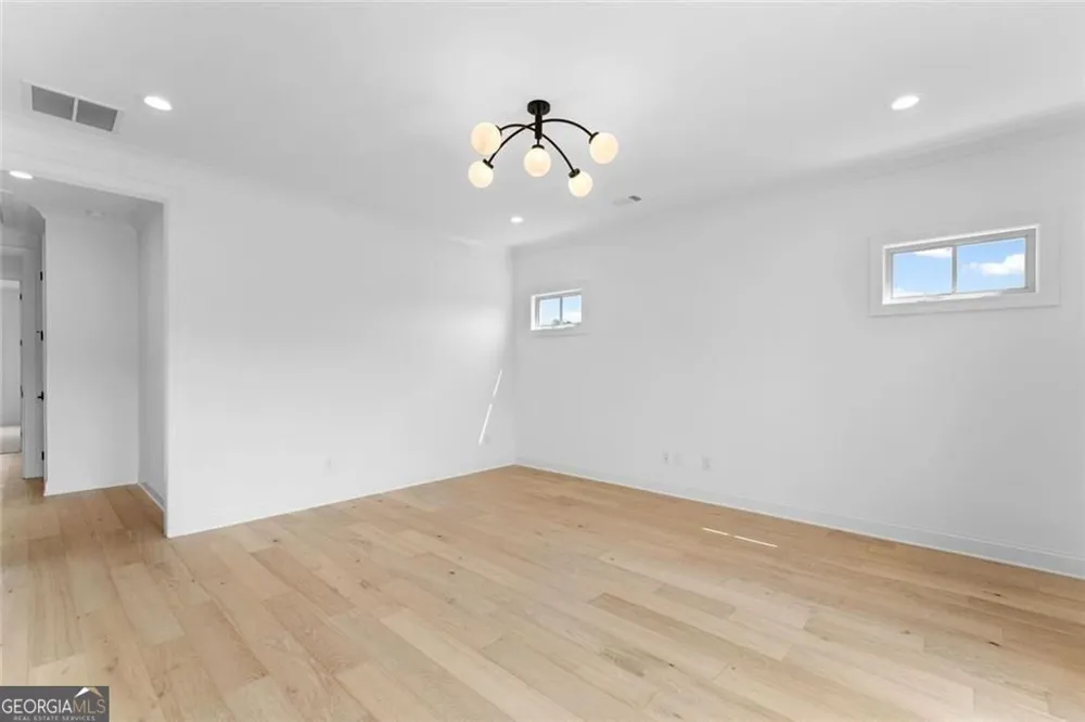 73 Bourbon ST Senoia, GA 30276