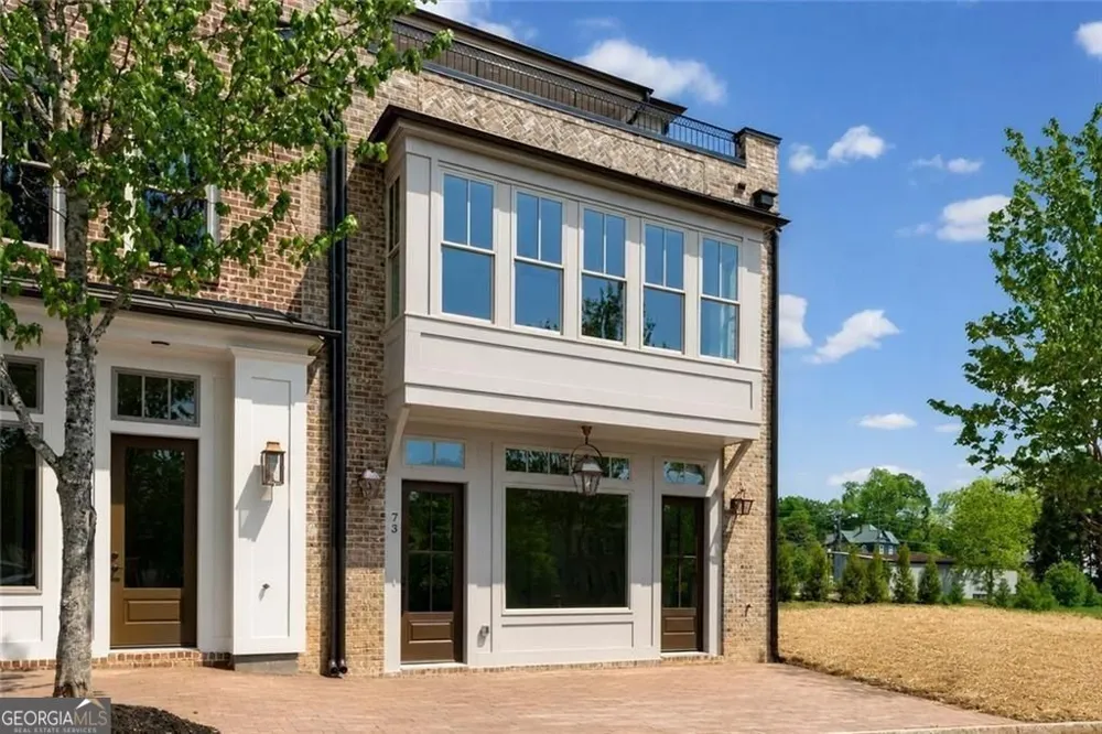 73 Bourbon ST Senoia, GA 30276