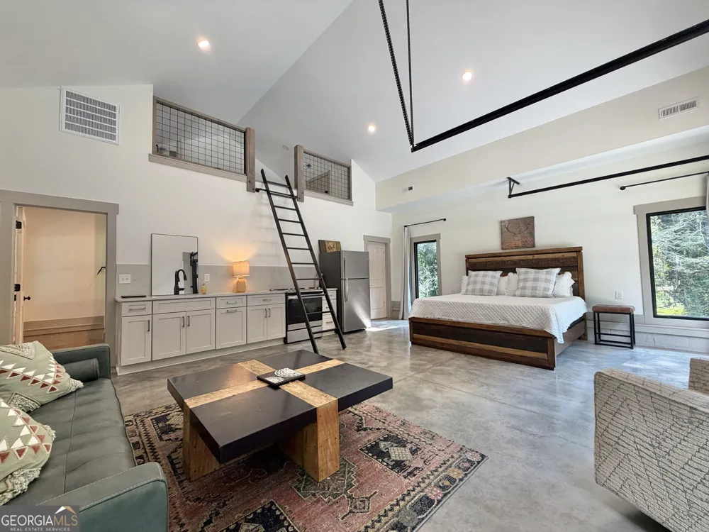 399 Jim McCrackin Clayton, GA 30525