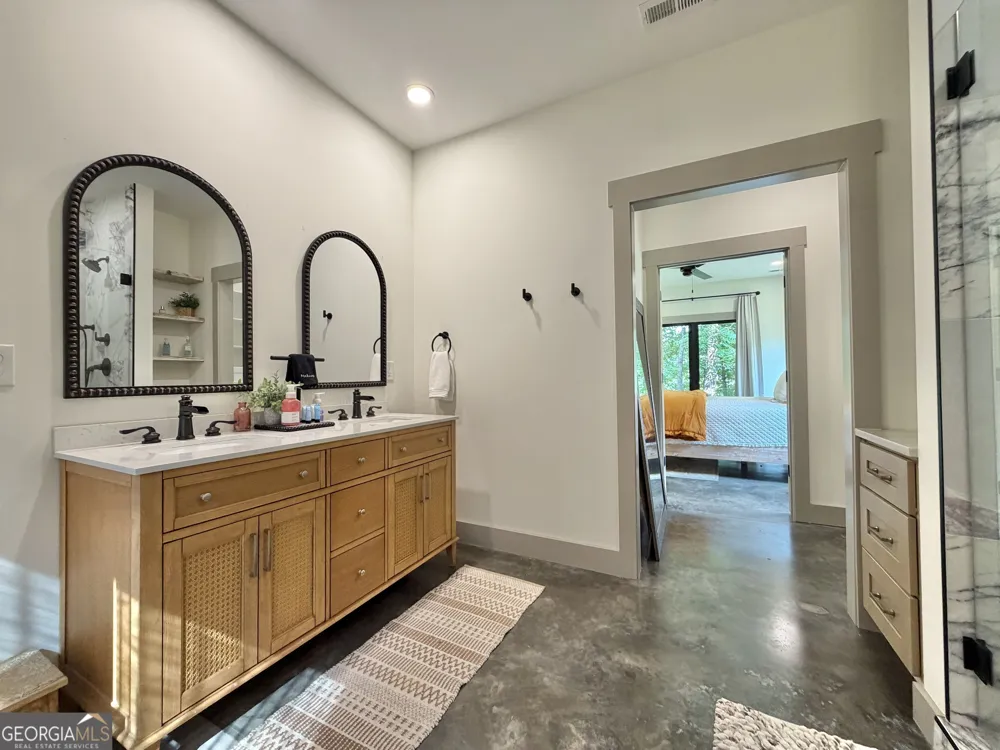 399 Jim McCrackin Clayton, GA 30525