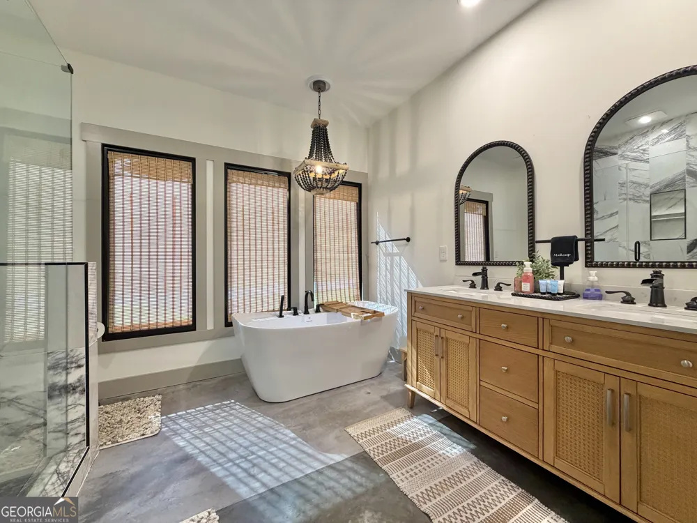 399 Jim McCrackin Clayton, GA 30525