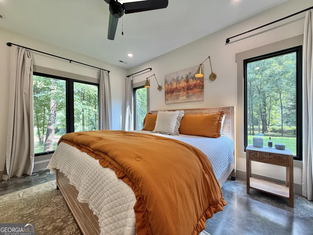 399 Jim McCrackin Clayton, GA 30525