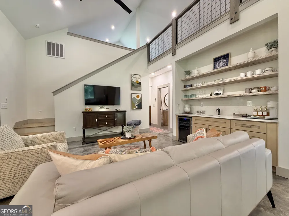 399 Jim McCrackin Clayton, GA 30525