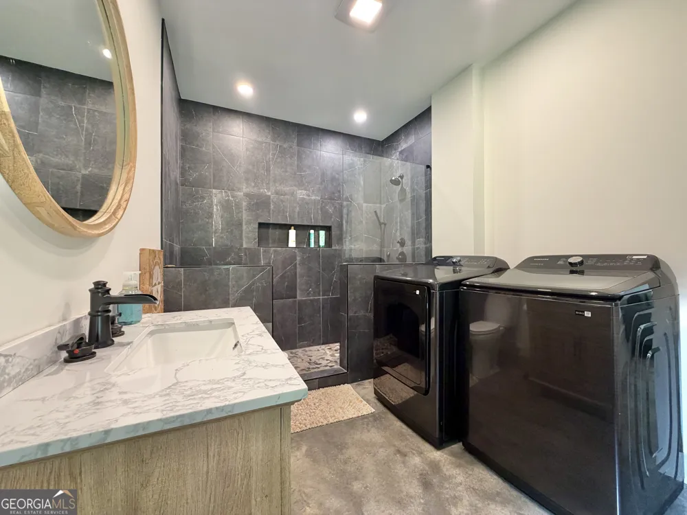 399 Jim McCrackin Clayton, GA 30525