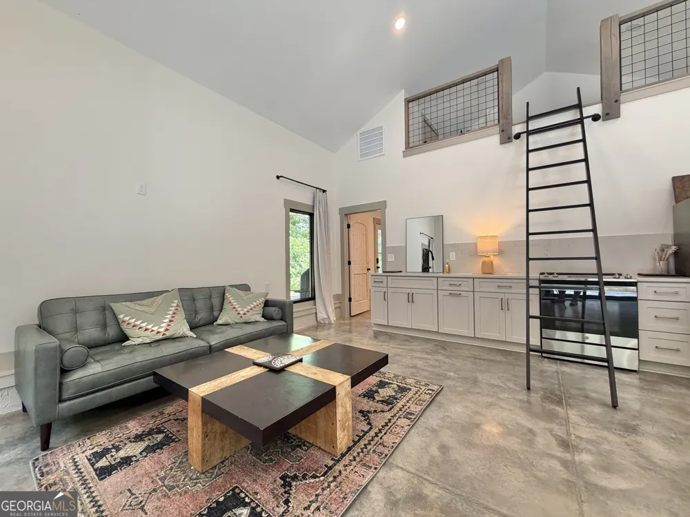 399 Jim McCrackin Clayton, GA 30525