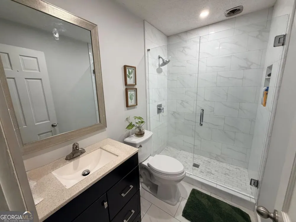 4992 Green Oak DR SW Lilburn, GA 30047
