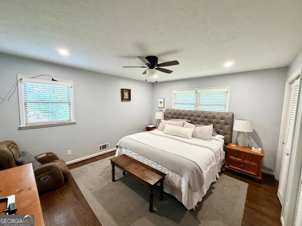 4992 Green Oak DR SW Lilburn, GA 30047