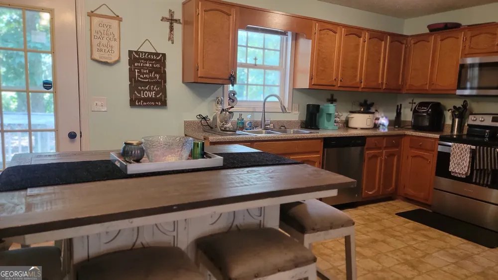 124 Taylors LN Carrollton, GA 30117