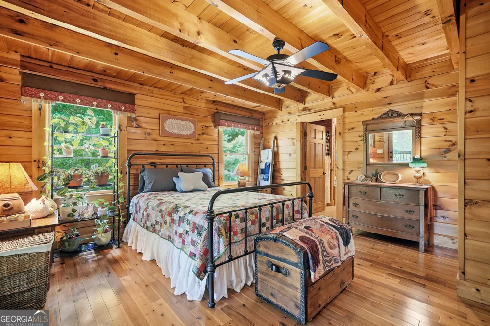 24 Indian Lake RD Mineral Bluff, GA 30559