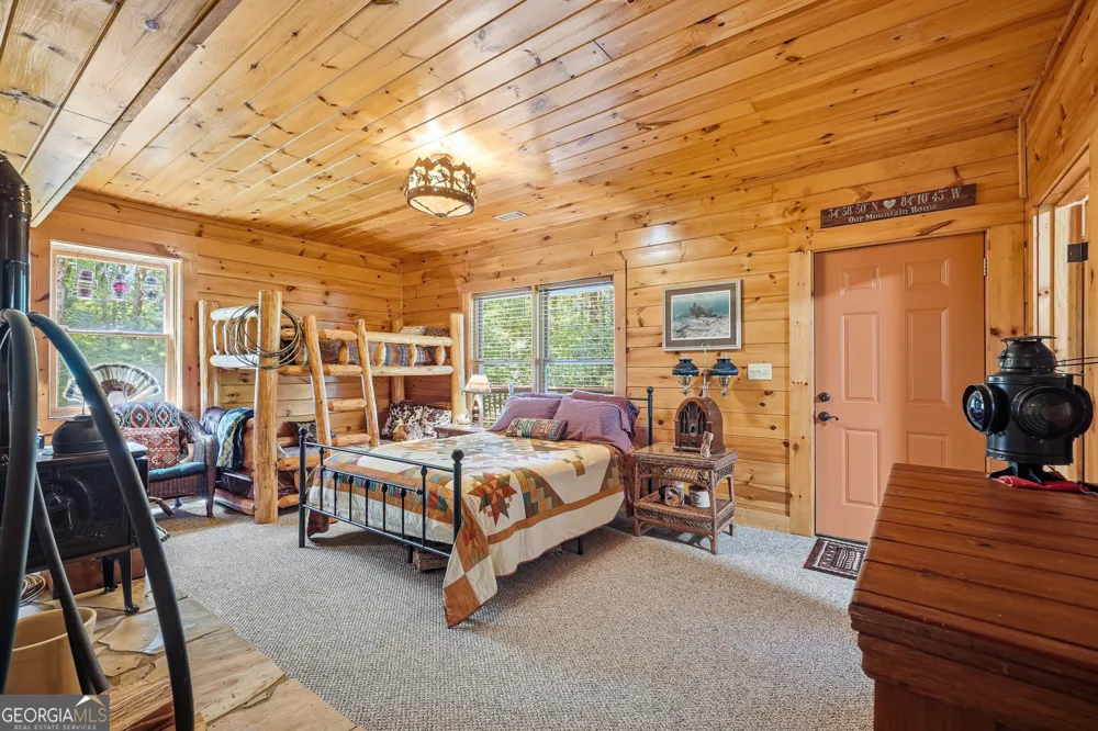 24 Indian Lake RD Mineral Bluff, GA 30559