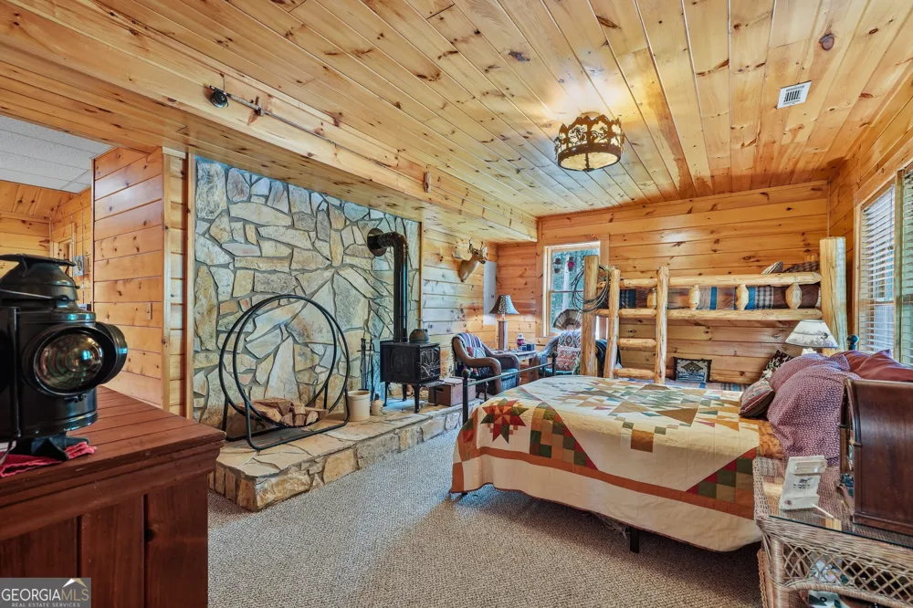 24 Indian Lake RD Mineral Bluff, GA 30559