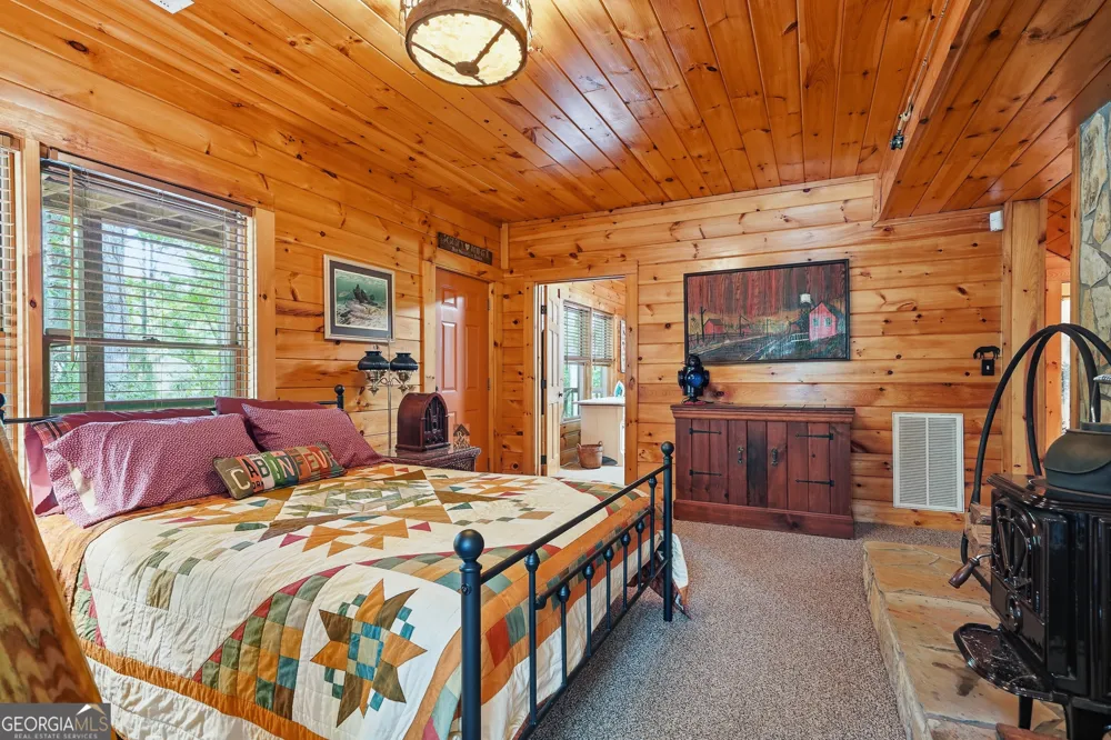 24 Indian Lake RD Mineral Bluff, GA 30559