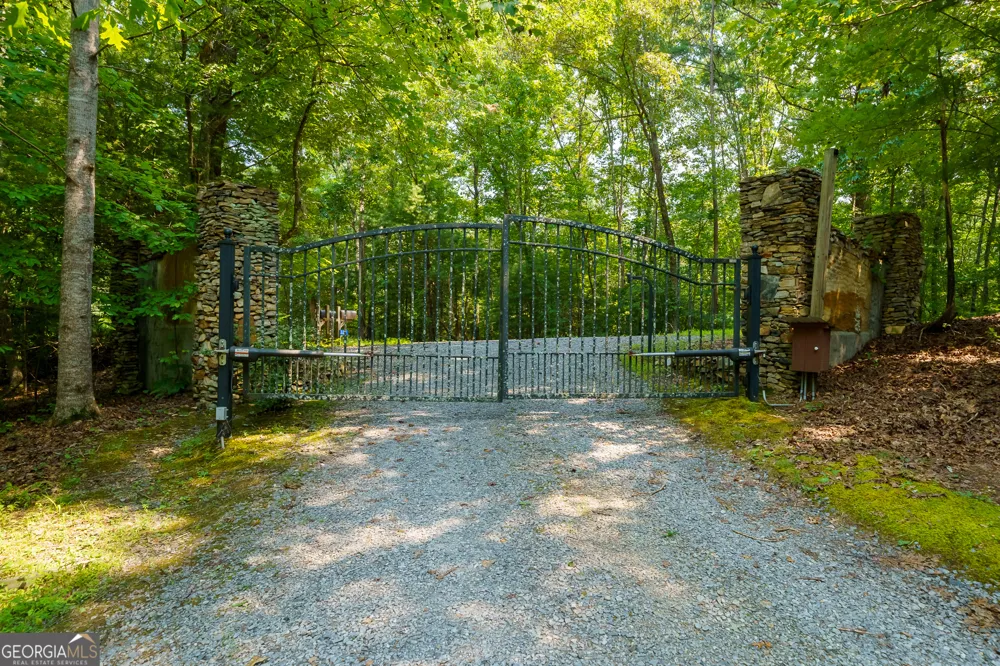 24 Indian Lake RD Mineral Bluff, GA 30559