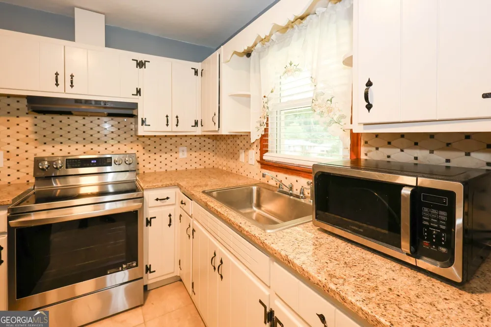 2218 Dodson DR East Point, GA 30344