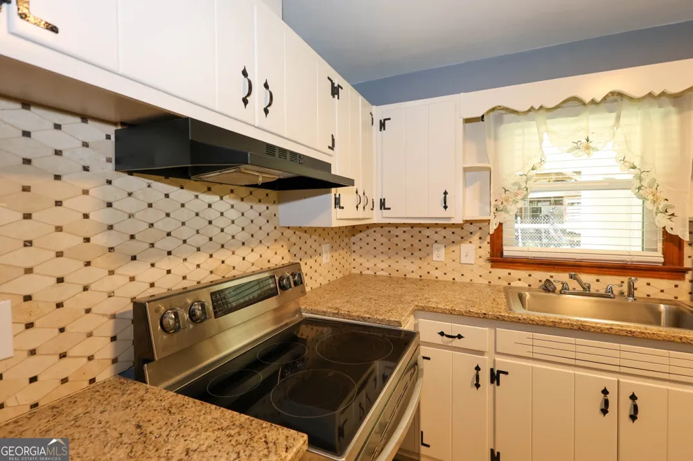 2218 Dodson DR East Point, GA 30344