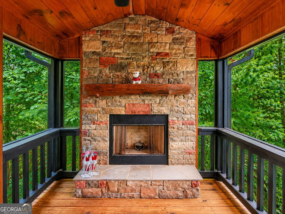 240 Spirits Knob Morganton, GA 30560