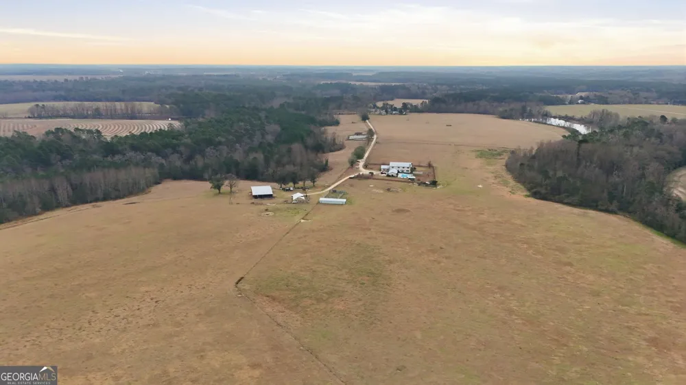 2368 Ogeechee RD Sylvania, GA 30467