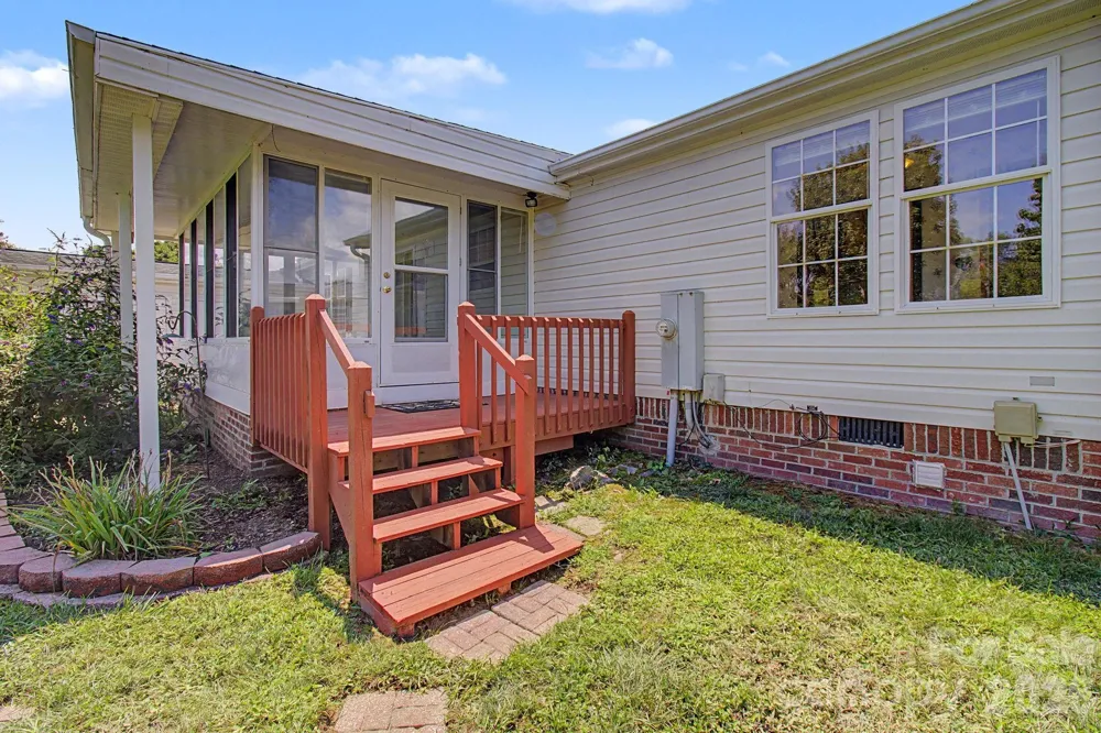 204 Red Birch Court Hendersonville, NC 28739