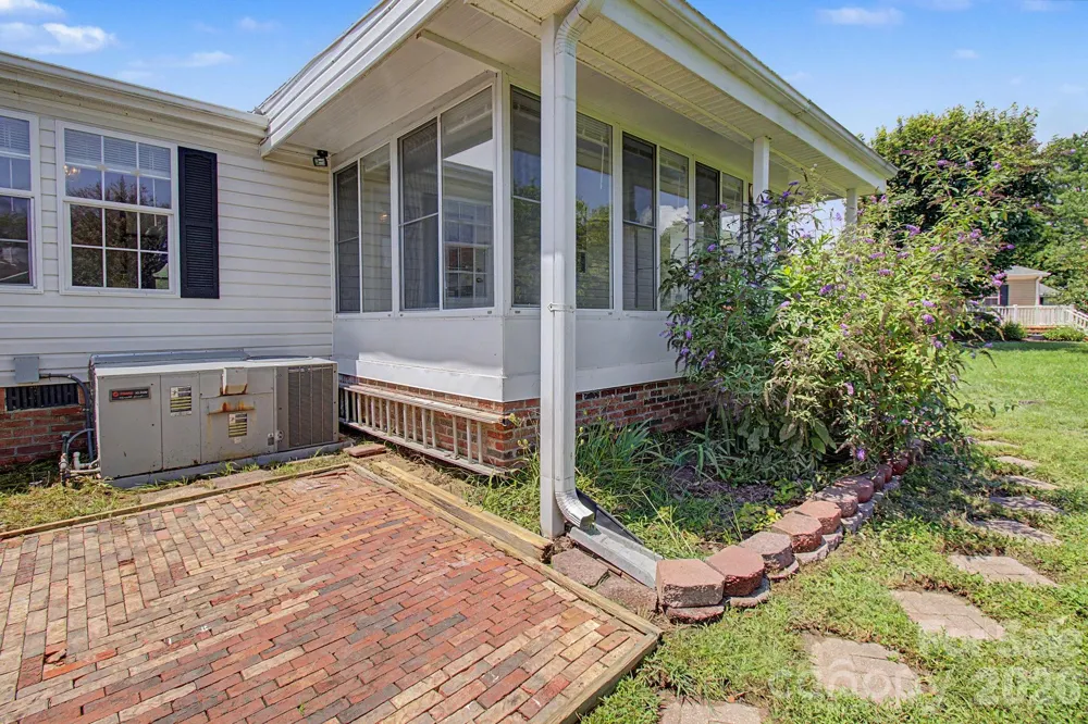 204 Red Birch Court Hendersonville, NC 28739