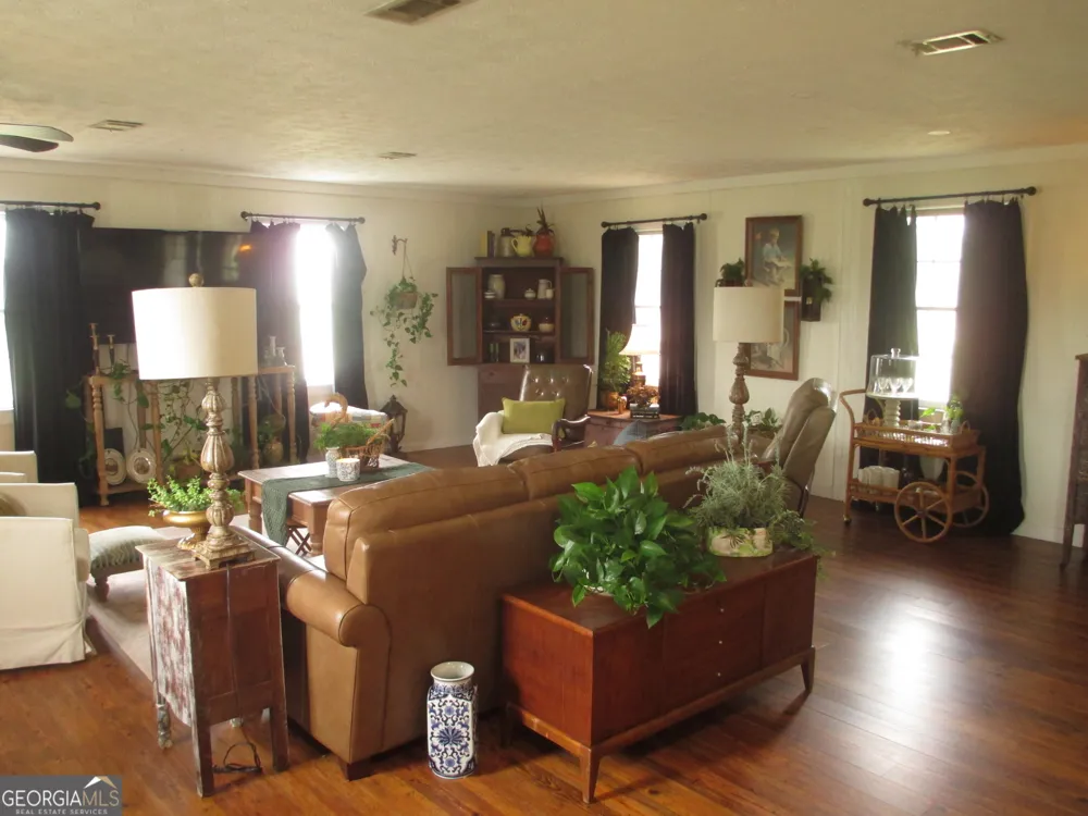 84 Comer Yawn RD Hazlehurst, GA 31539