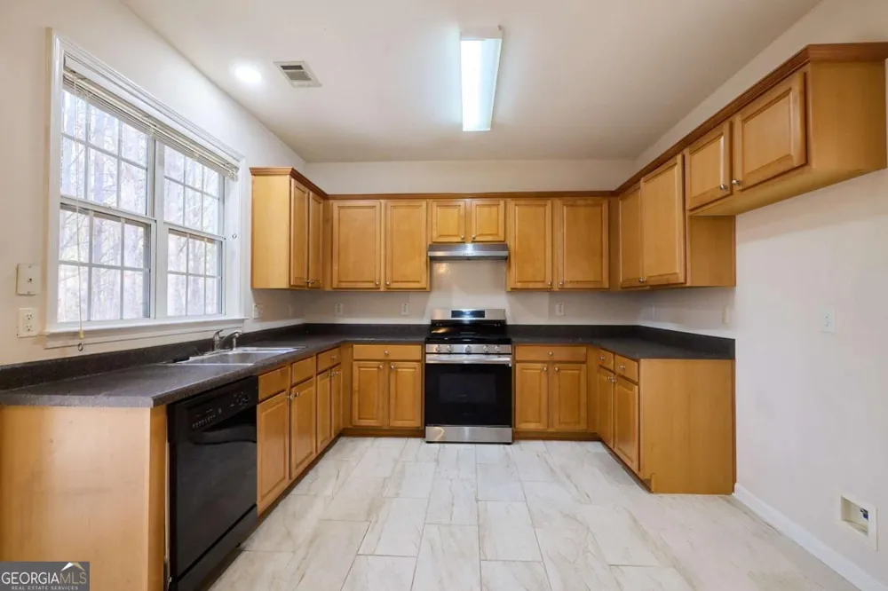 1622 Hemburg TRCE Kennesaw, GA 30144
