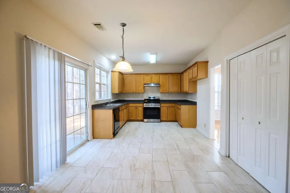 1622 Hemburg TRCE Kennesaw, GA 30144