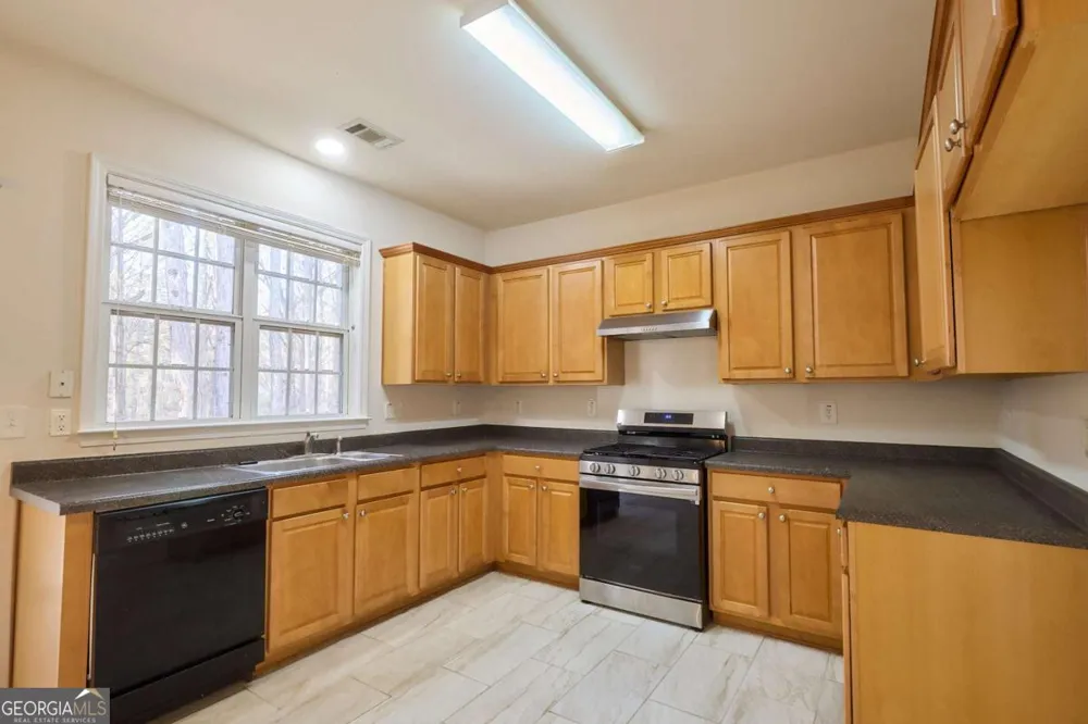 1622 Hemburg TRCE Kennesaw, GA 30144