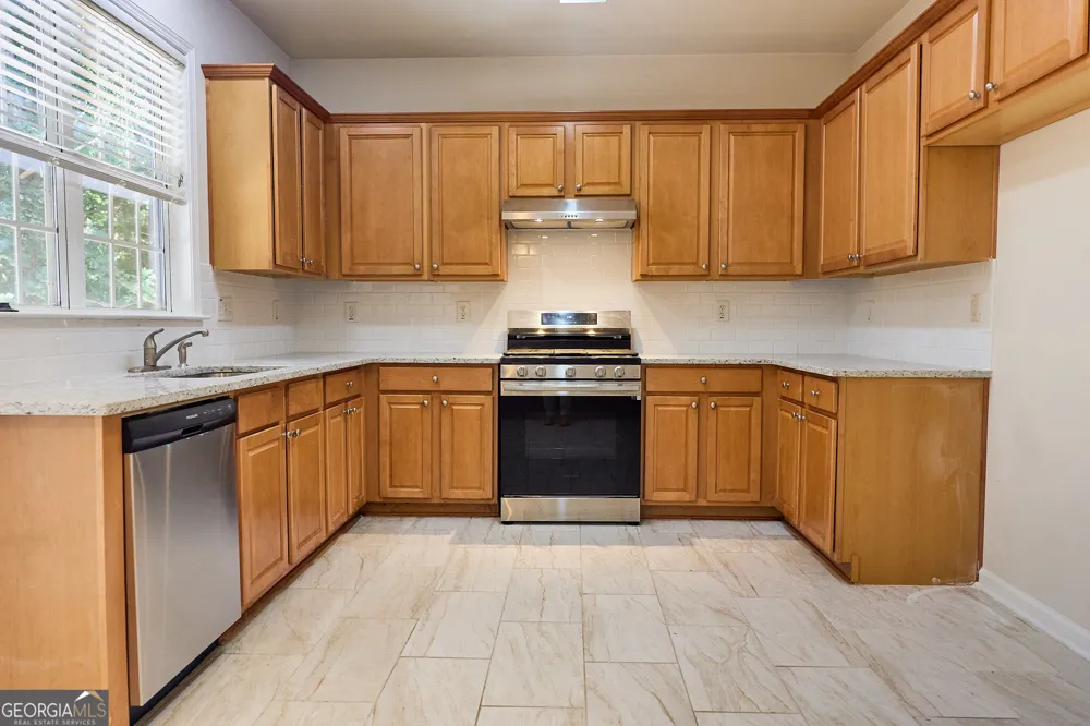 1622 Hemburg TRCE Kennesaw, GA 30144