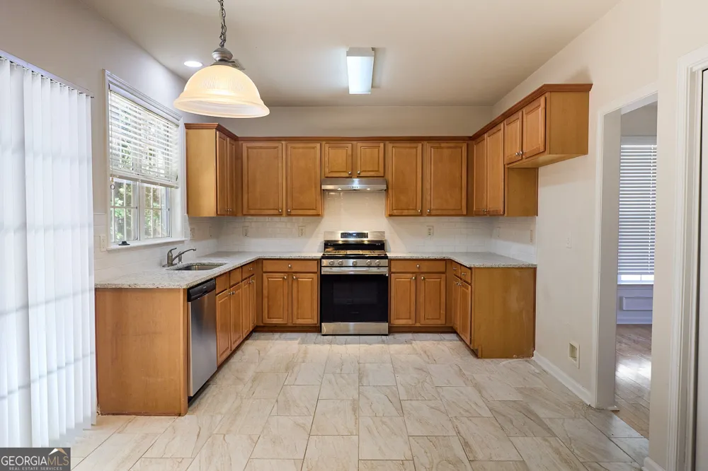 1622 Hemburg TRCE Kennesaw, GA 30144