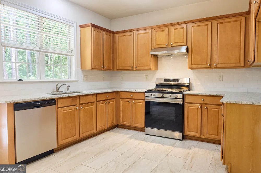 1622 Hemburg TRCE Kennesaw, GA 30144