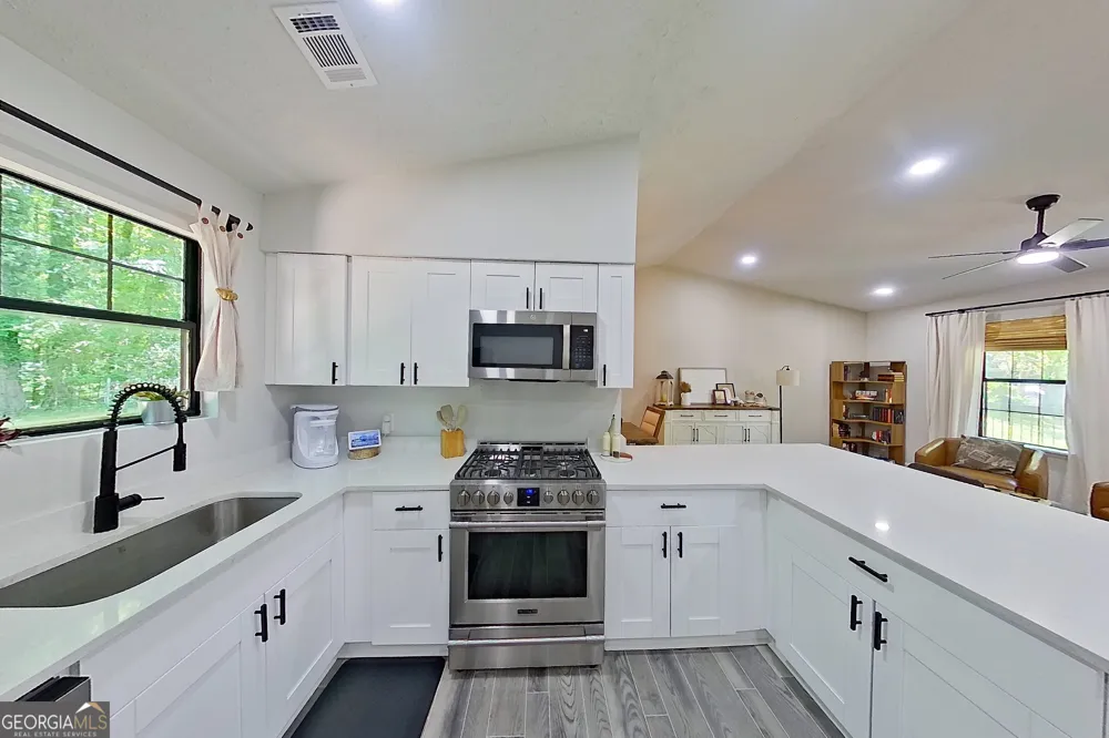 5438 Martins Crossing RD Stone Mountain, GA 30088
