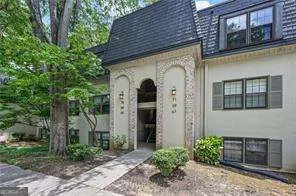 70 Chaumont SQ NW