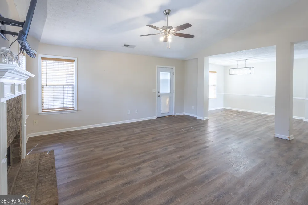 305 Bradford CT Auburn, GA 30011