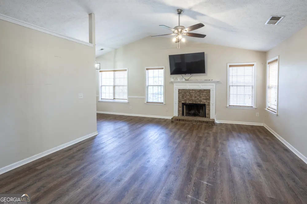 305 Bradford CT Auburn, GA 30011