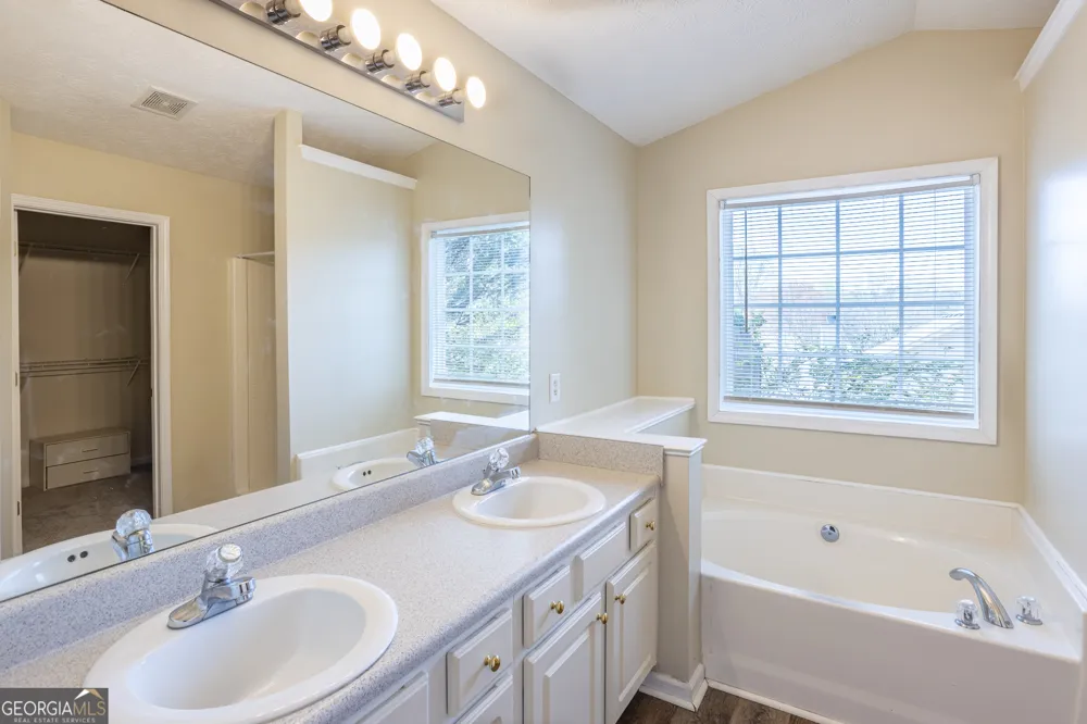 305 Bradford CT Auburn, GA 30011