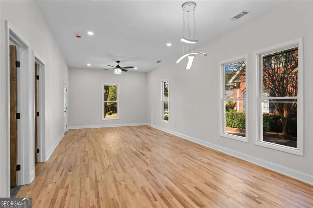 515 Woodlawn AVE Calhoun, GA 30701