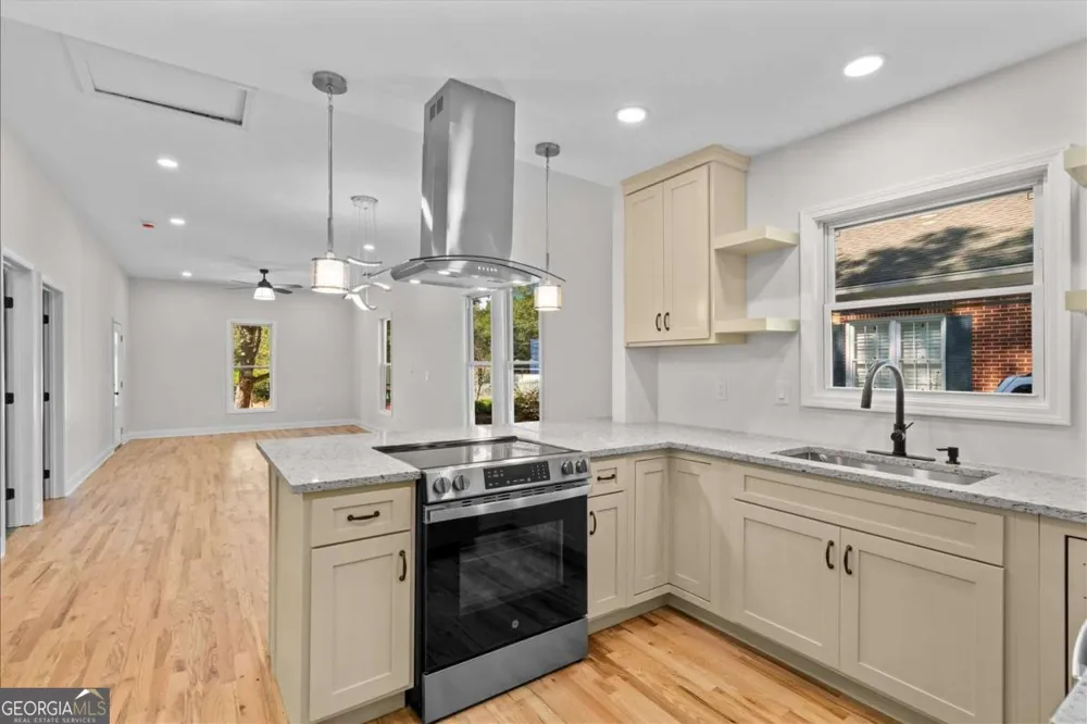 515 Woodlawn AVE Calhoun, GA 30701