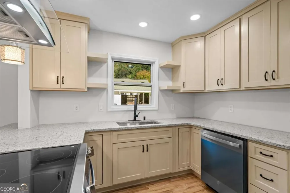 515 Woodlawn AVE Calhoun, GA 30701