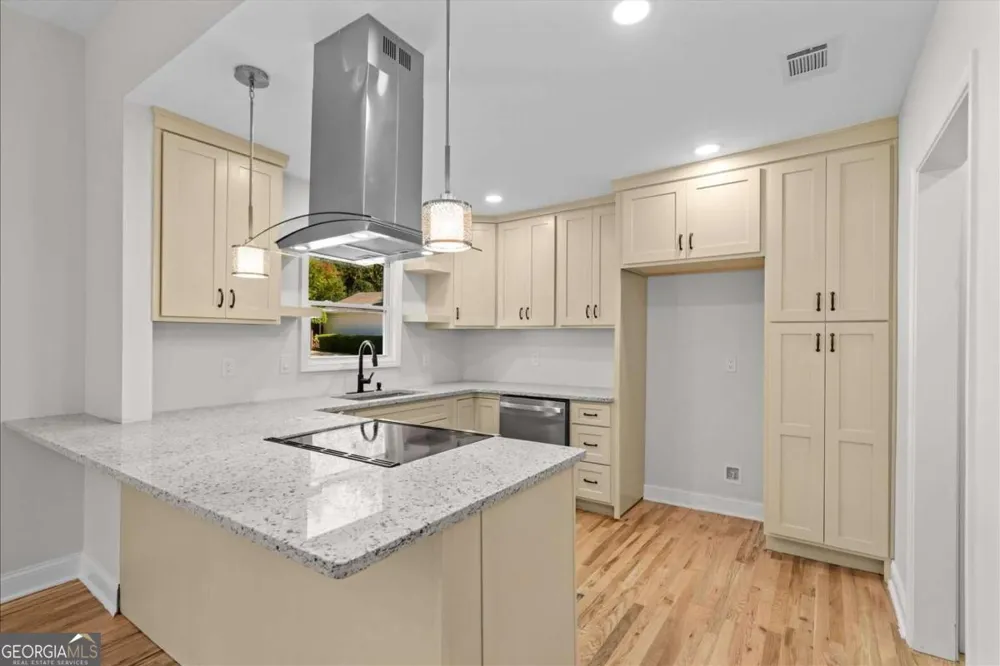 515 Woodlawn AVE Calhoun, GA 30701