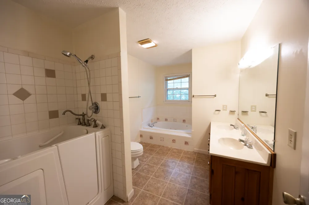 240 Bent Oak DR Cornelia, GA 30531